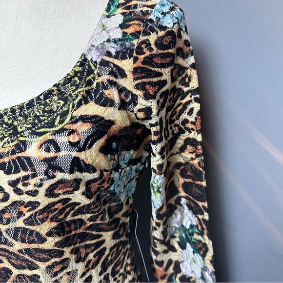 Printed lace order sleeve animal and floral print body con dress. - Picture 6 of 11